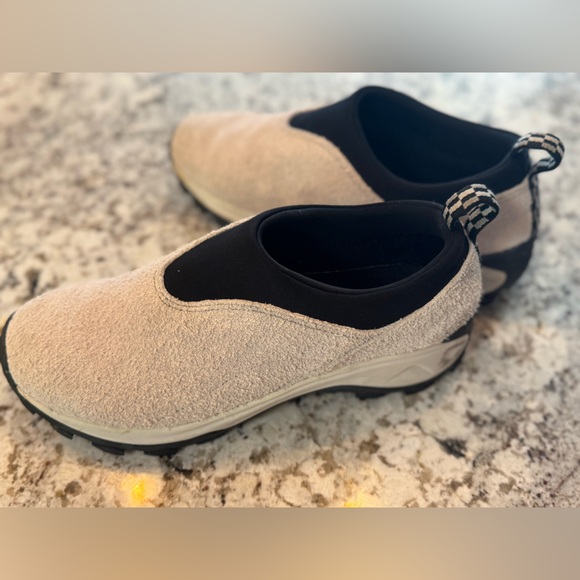 Merrell Cream and Black Slip-On Loafers - Picture 3 of 5